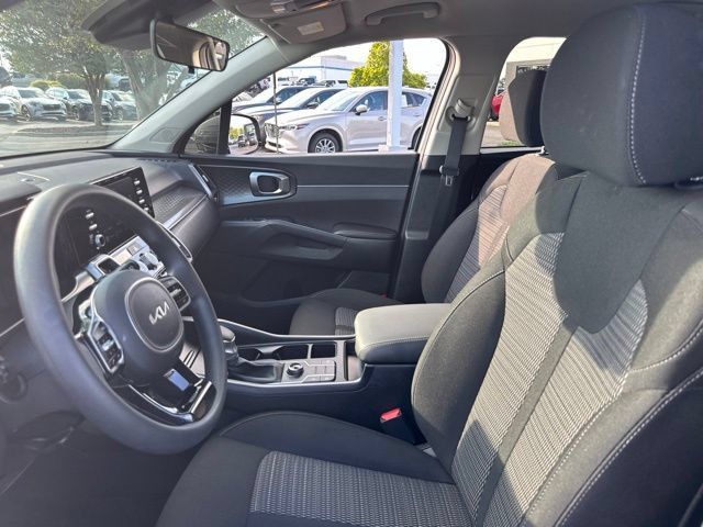 Used 2023 Kia Sorento LX AWD/4WD image 10