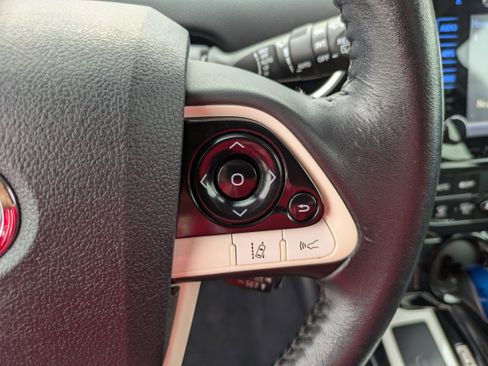 Used 2016 Toyota Prius Four w/ Advanced Technology Package image 30