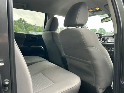Used 2019 Toyota Tacoma SR5 AWD/4WD image 36