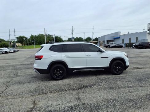 Used 2025 Volkswagen Atlas Peak Edition SE AWD/4WD image 15