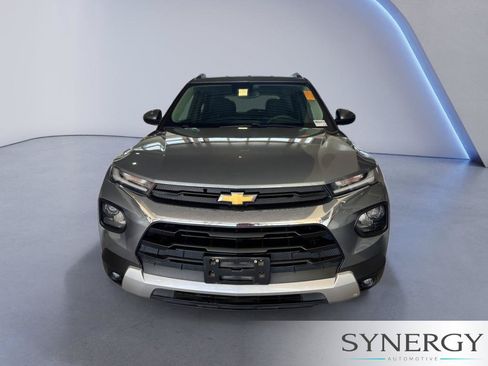 Used 2021 Chevrolet TrailBlazer LT w/ Convenience Package FWD image 2