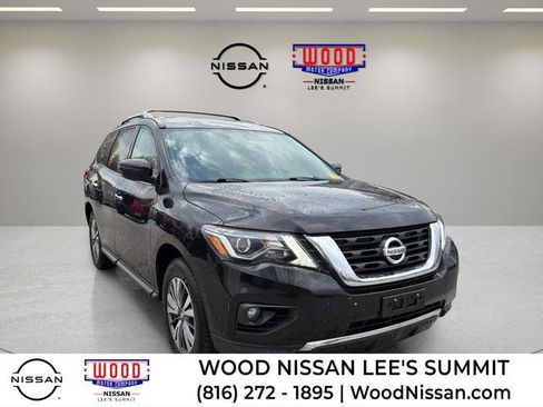 Used 2020 Nissan Pathfinder SV image 1
