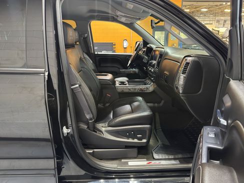 Used 2017 Chevrolet Silverado 1500 LTZ Z71 w/ Realtree Edition image 16