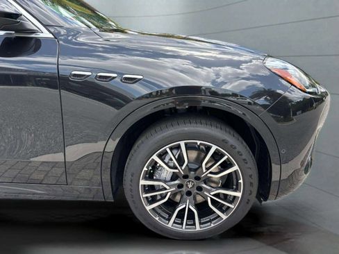 New 2025 Maserati Grecale GT image 6