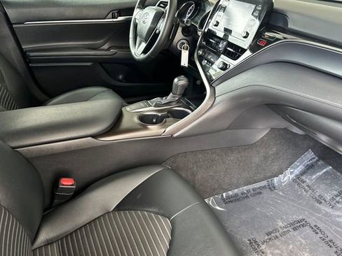 Used 2023 Toyota Camry SE FWD image 12