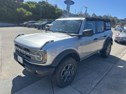 Used 2023 Ford Bronco Big Bend image 3