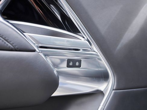 Used 2023 Land Rover Range Rover Long Wheelbase SE image 33