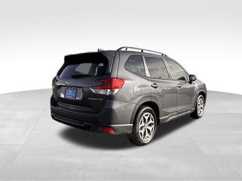 Used 2022 Subaru Forester Premium image 5