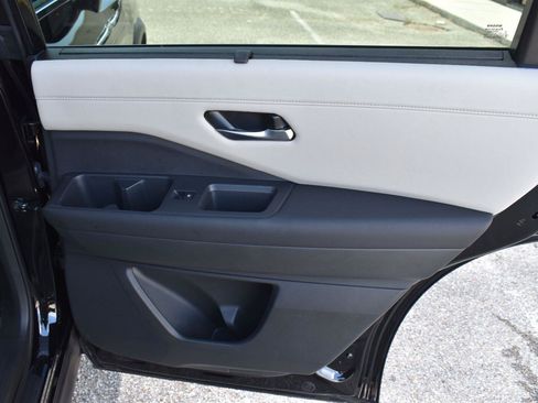 Used 2025 Nissan Pathfinder SL FWD image 61
