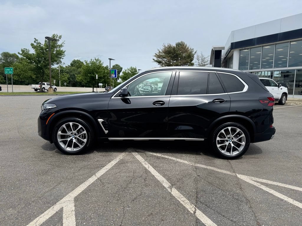 Used 2024 BMW X5 xDrive40i AWD/4WD image 2