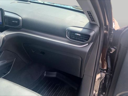 Used 2023 Ford Explorer XLT w/ Equipment Group 202A AWD/4WD image 19