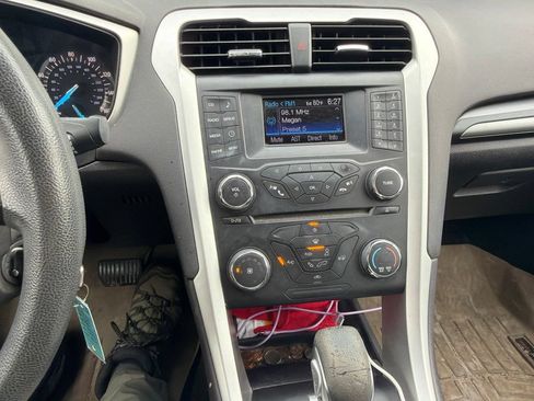 Used 2014 Ford Fusion SE FWD image 8