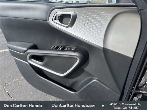 Used 2025 Kia Soul LX image 11