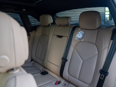 Certified 2026 Porsche Macan AWD/4WD image 20