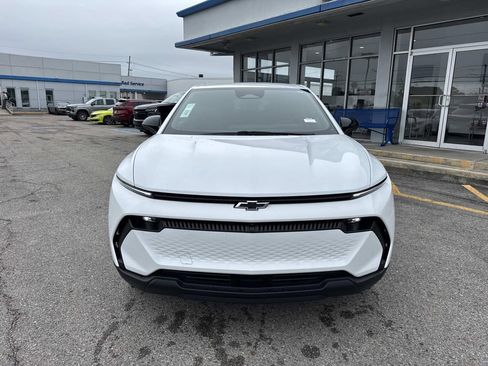 Used 2026 Chevrolet Equinox EV LT w/ Comfort Package FWD image 2