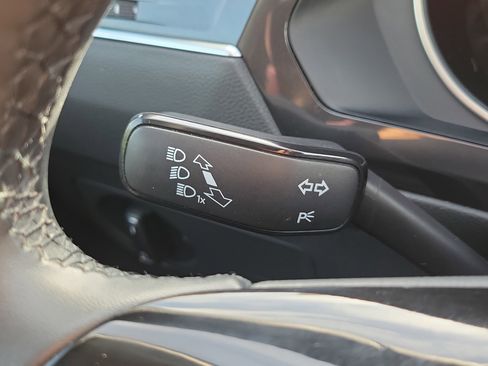 Used 2020 Volkswagen Tiguan SE image 28