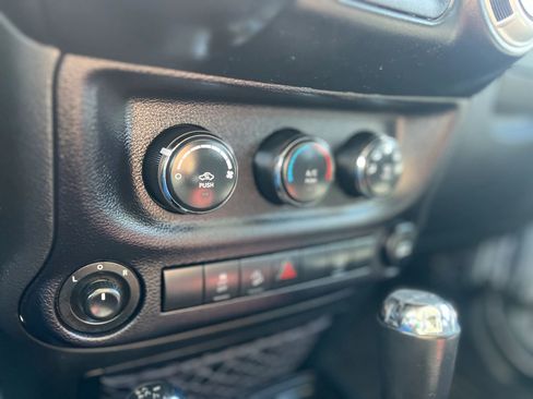 Used 2014 Jeep Wrangler Unlimited Sahara w/ Dual Top Group image 21