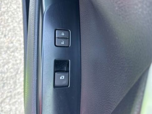 Used 2019 Toyota Camry L image 15