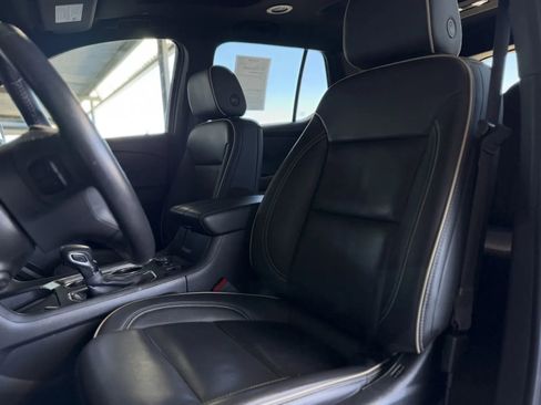 Used 2023 Chevrolet Traverse Premier w/ Redline Edition image 15