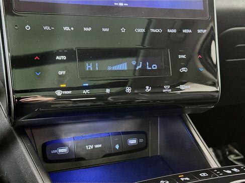 Certified 2023 Hyundai Tucson Limited AWD/4WD image 16