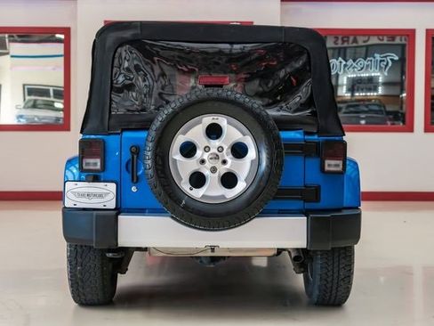 Used 2015 Jeep Wrangler Unlimited Sahara w/ Connectivity Group image 11