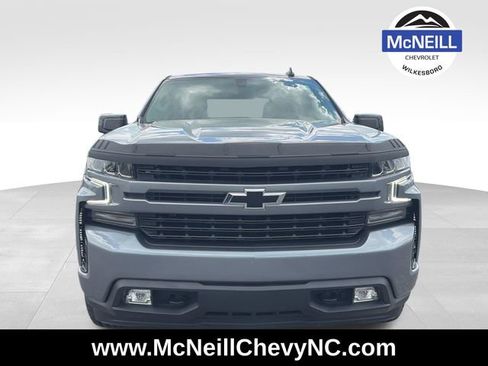 Used 2022 Chevrolet Silverado 1500 RST AWD/4WD image 2