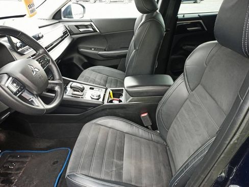 Used 2023 Mitsubishi Outlander SE image 6