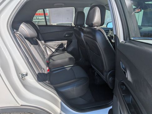 Used 2020 Chevrolet Trax LT w/ LT Convenience Package image 12