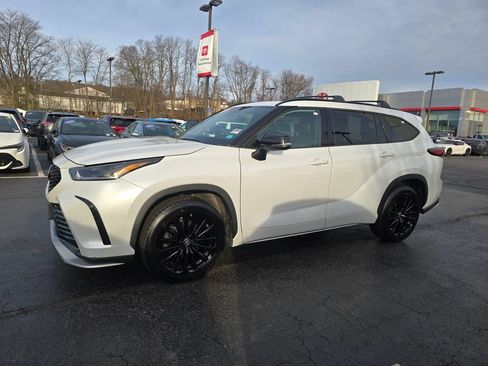 Used 2023 Toyota Highlander XSE AWD/4WD image 3