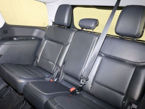 Used 2025 Ford Expedition Platinum AWD/4WD image 12