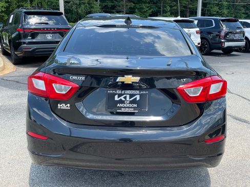 Used 2017 Chevrolet Cruze LT w/ Convenience Package FWD image 4