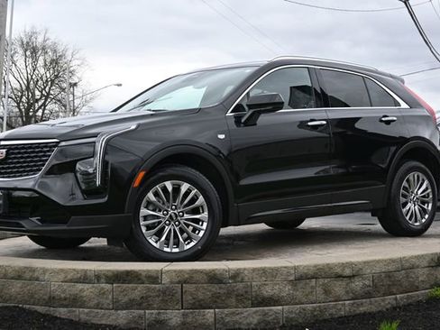 Used 2024 Cadillac XT4 Premium Luxury image 1