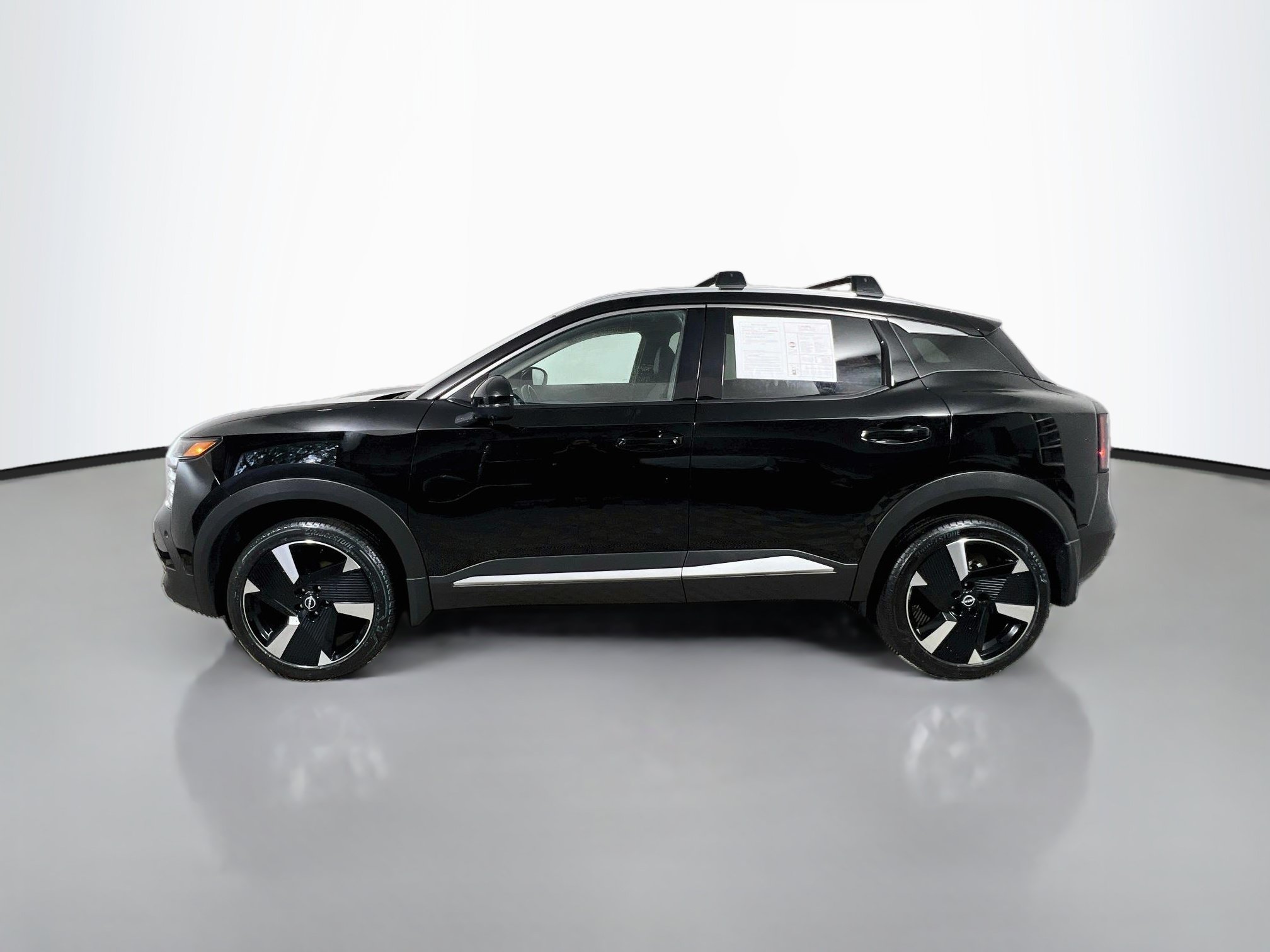 Used 2026 Nissan Kicks SR w/ Cold Weather Package FWD image 9