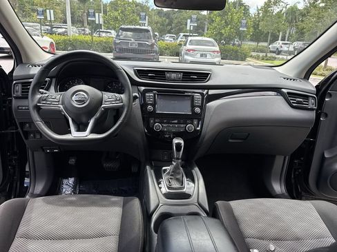 Used 2018 Nissan Rogue Sport SV w/ SV Technology Package AWD/4WD image 36