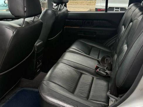 Used 2001 INFINITI QX4 4WD w/ (S02) Sport Pkg image 7