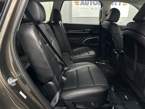 Used 2025 Kia Telluride S image 37