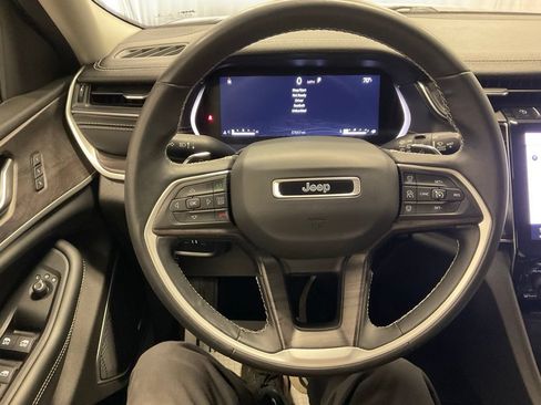 Used 2021 Jeep Grand Cherokee L Limited AWD/4WD image 15