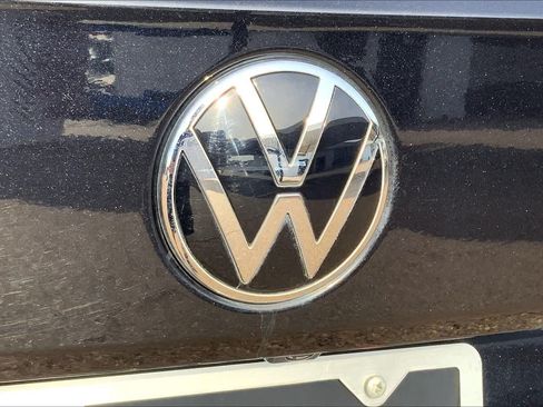 Used 2024 Volkswagen Taos SE w/ Panoramic Sunroof Package FWD image 31