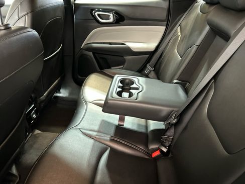 Used 2025 Jeep Compass Limited AWD/4WD image 9