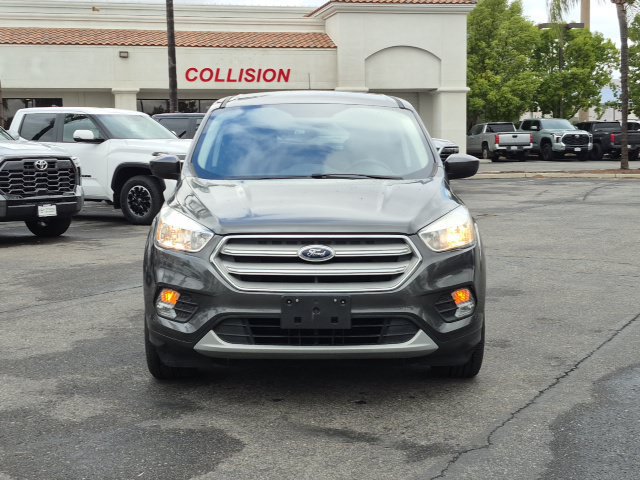 Used 2019 Ford Escape SE FWD image 2