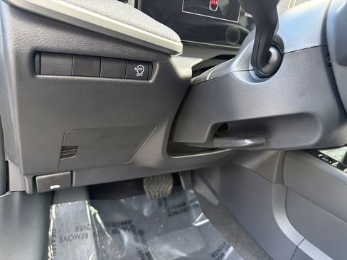 Used 2025 Nissan Kicks SV FWD image 16