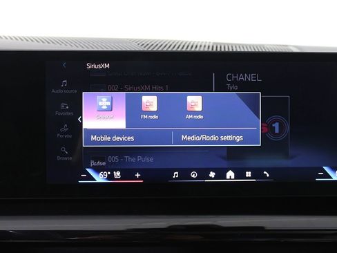 Used 2024 BMW 530i w/ M Sport Package image 32