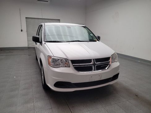 Used 2019 Dodge Grand Caravan SE w/ UConnect Hands-Free Group image 14