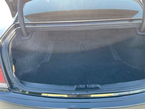 Used 2023 Chrysler 300 C RWD image 12