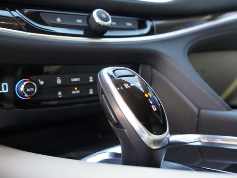 Used 2020 Buick Enclave Essence image 15