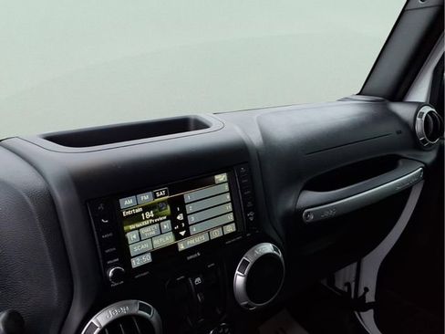 Used 2016 Jeep Wrangler Unlimited Sahara w/ Connectivity Group image 21