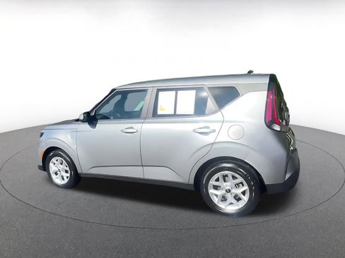 Used 2025 Kia Soul LX w/ LX Technology Package FWD image 10