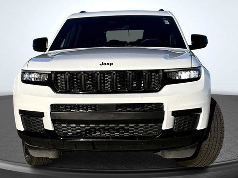 Used 2023 Jeep Grand Cherokee L Laredo image 3