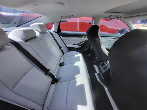 Used 2018 Honda Accord EX image 9