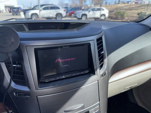 Used 2014 Subaru Outback 3.6R Limited w/ Moonroof Package image 7